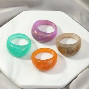 SET OF 4 CUTE DOMED RESIN RINGS SIZE 8-8.5